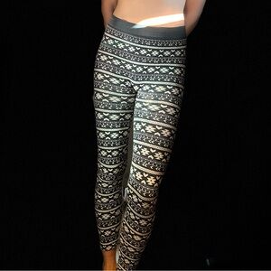 Pink Republic Black & White Warm Leggings